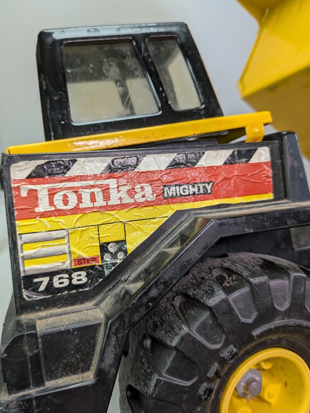 Vintage Tonka Mighty Dump Truck #768 Yellow Pressed Steel Plastic Chassis 90s - Picture 15 of 17